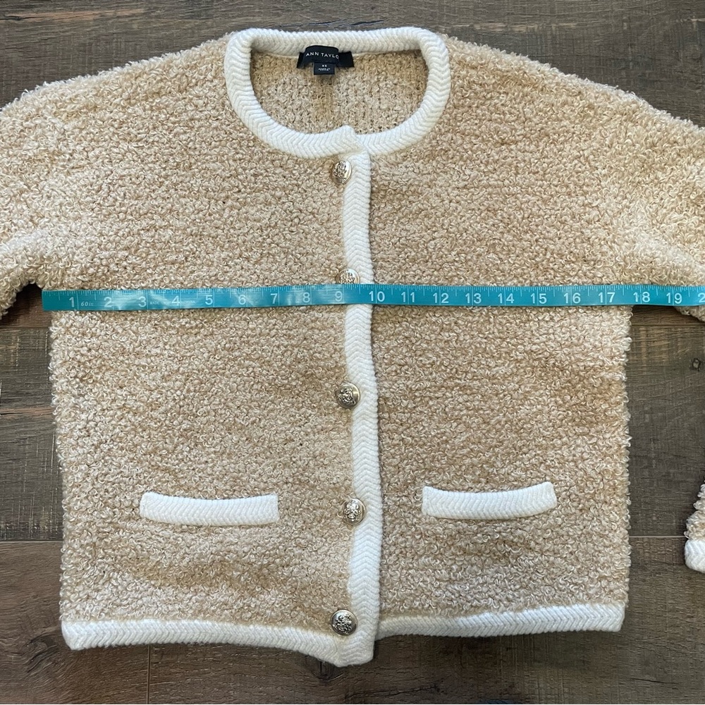 Ann Taylor Bouclé Button-Front Jacket in Beige with Cream Trim XS - Picture 7 of 11